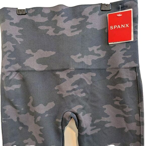 Spanx Leggings Look At Me Now Seamless Women's‎ Black Camo Leggings Medium - Picture 10 of 16